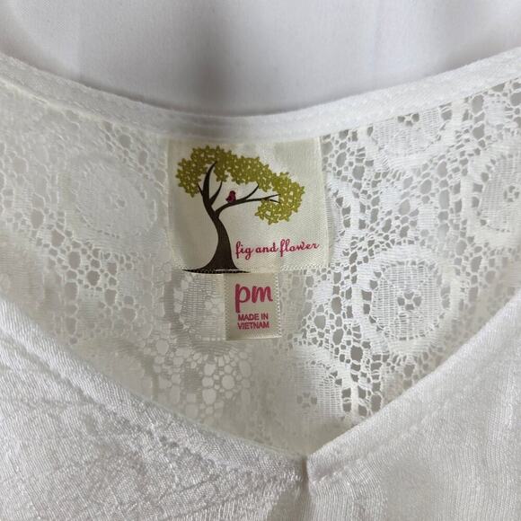 Fig and Flower White Blue Lace Semisheer Blouse Size PM - Picture 2 of 8